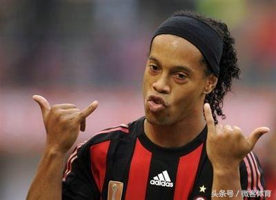 胸前十字架足球庆祝动作,足球各个射门庆祝动作