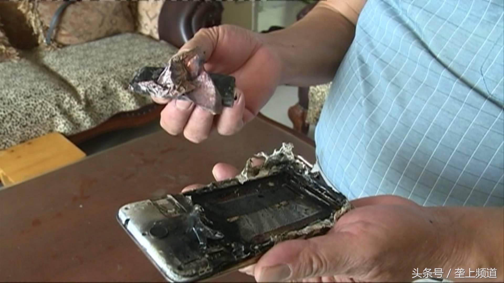 边玩手机边充电手机就爆炸的视频,手机充电处有股焦糊味会爆炸吗