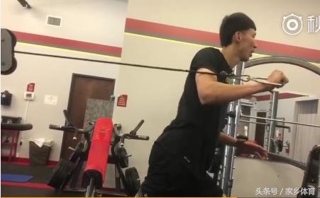 33中19，大魔王狂野踏出3大步，60%三分让火箭惊喜，最强3D诞生