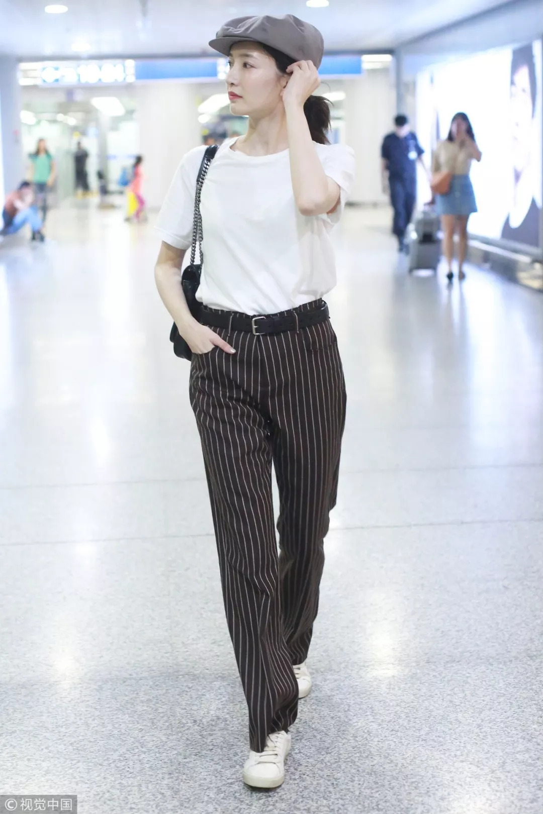 初秋的“C位”是杨超越的格子还是王丽坤的条纹？