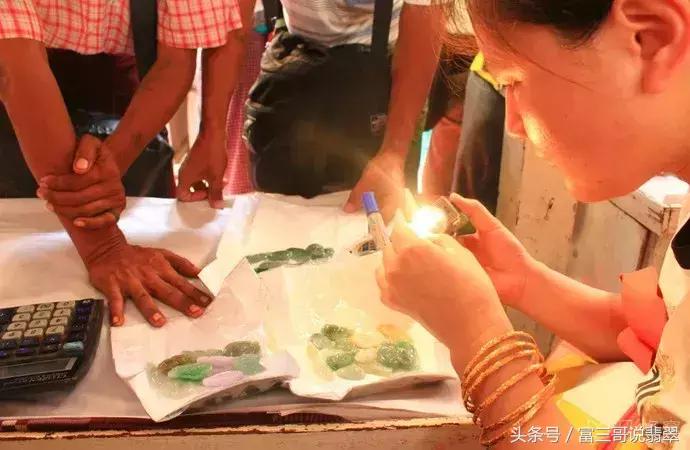 7000多名玉商联名上书：禁止直播卖翡翠！是真还是假？您怎么看！