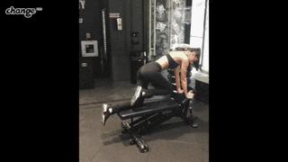 靠自己努力成功的人物,最经典的一次维密走秀