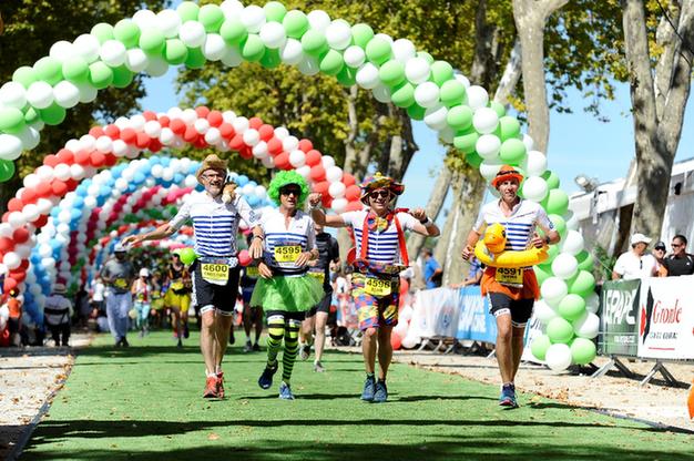 美酒美食享受美好生活,美酒佳肴美女