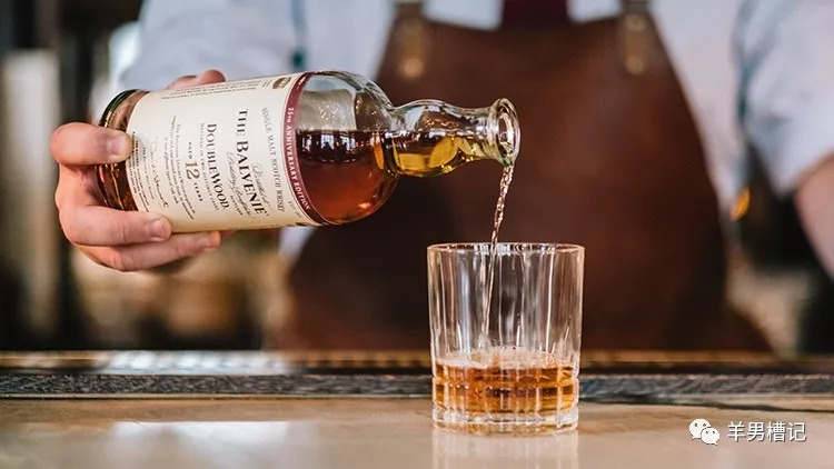 他在今年教师节宣布退休计划并着力挚手相传下一代