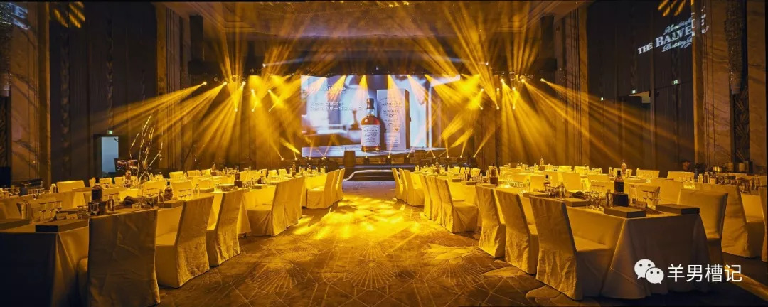 他在今年教师节宣布退休计划并着力挚手相传下一代