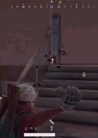 「轻松一刻」吃鸡gif：吃鸡史上最神秘的生化*器武**，竟能毒杀队友！