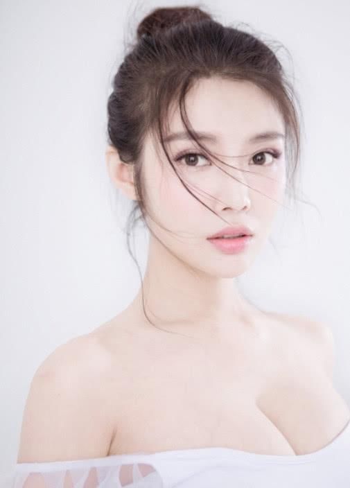 徐冬冬足球宝贝短发,徐冬冬早年照片足球宝贝