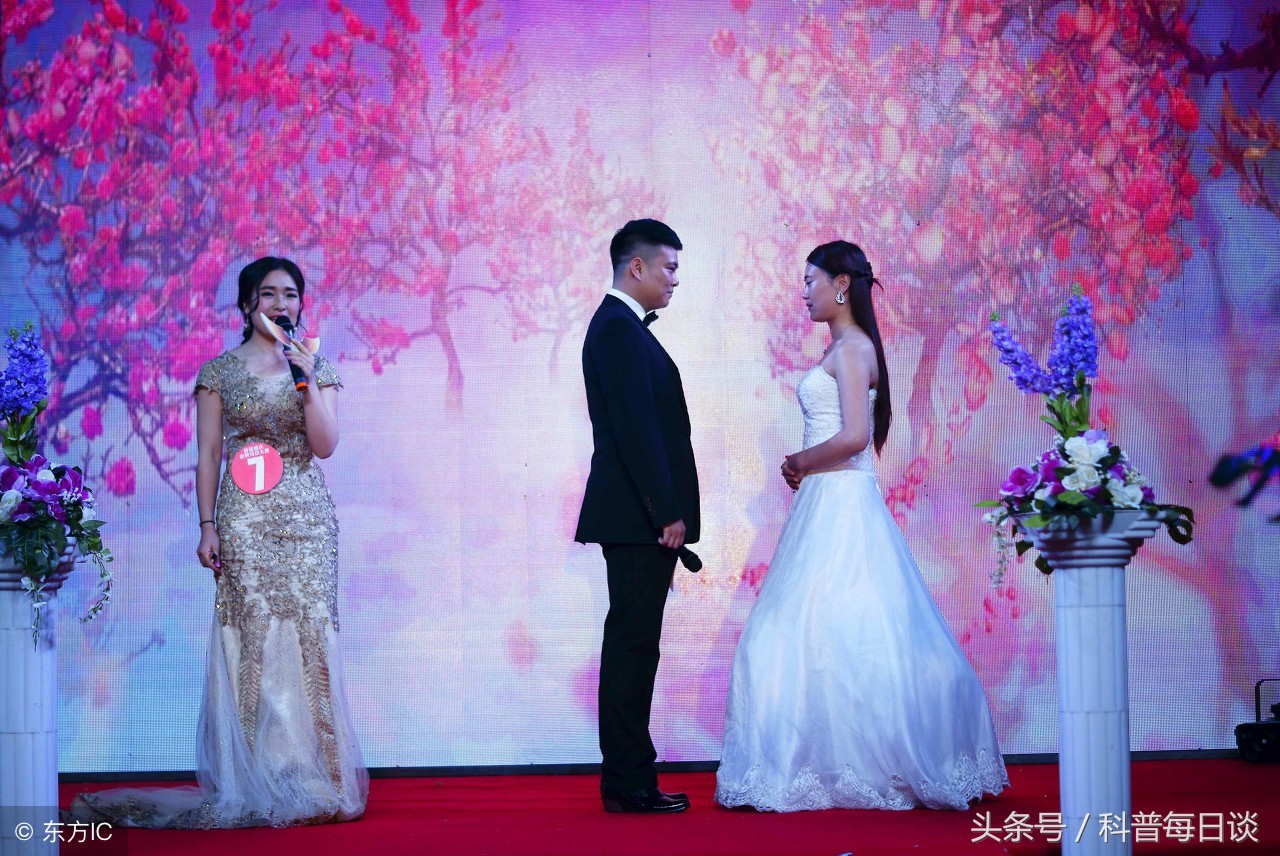 结婚主持人应该说什么台词,结婚主持人台词简单稿子