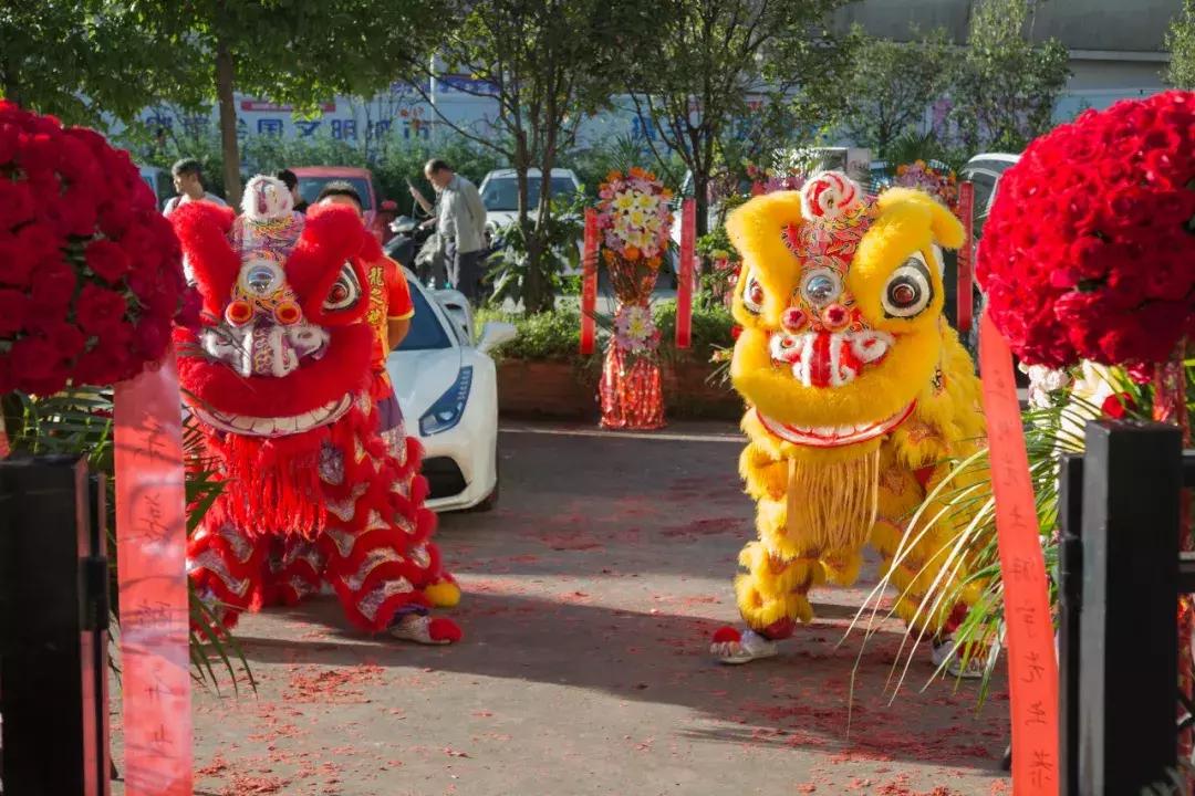 晚上烧烤人气爆棚的一家烧烤店,一到晚上就火爆的烧烤店