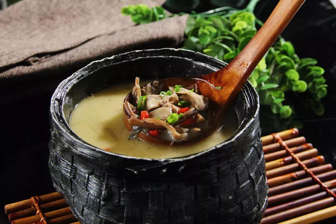 晚上烧烤人气爆棚的一家烧烤店,一到晚上就火爆的烧烤店