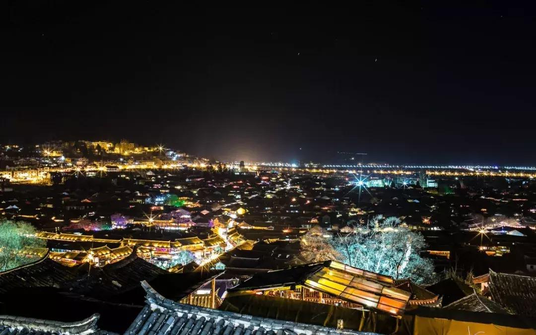 十二点的街头，一把吉他一个他……