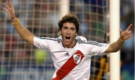 伊瓜因球员,伊瓜因足球