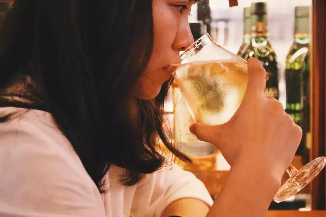 畅饮半个月！这家“自选型”酒吧就在民歌湖酒吧街！