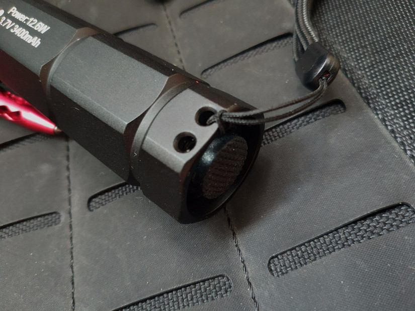 独有的六面体手电——奥德宝HEX62手电测评