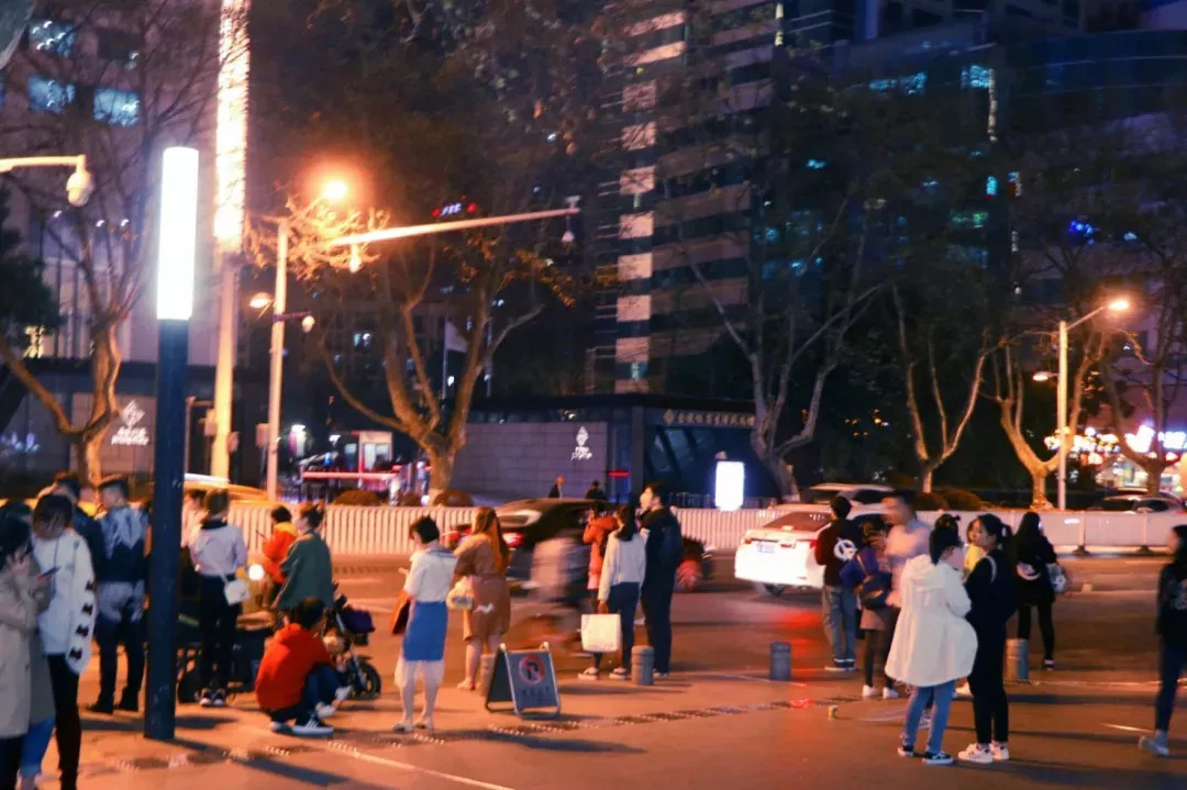 南京的夜晚真实图片,2005年的南京街头真实影像