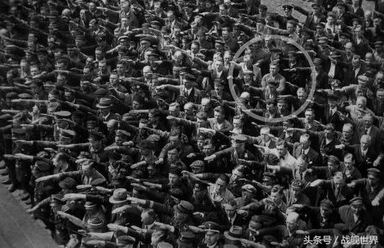 虽然是德国人，但他的右臂永不抬起，他永远值得我们所有人尊敬！