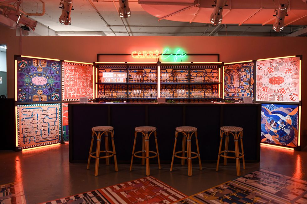 Hermès丝巾为何让全世界女人都着迷？爱马仕丝巾俱乐部给你解答