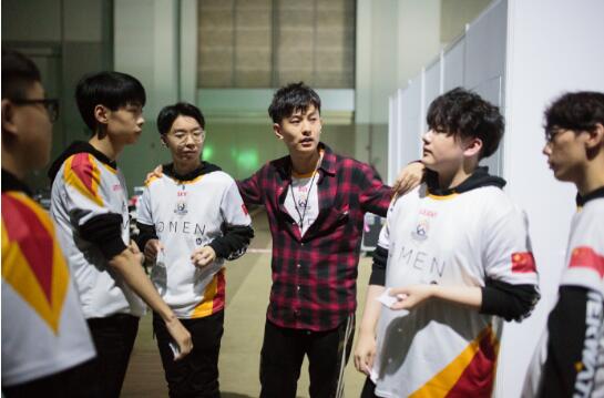 守望世界杯第三季,赤小兔最新采访视频