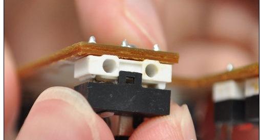 鼠标怎么拆开教你一个简单的方法,最简单的鼠标怎么拆