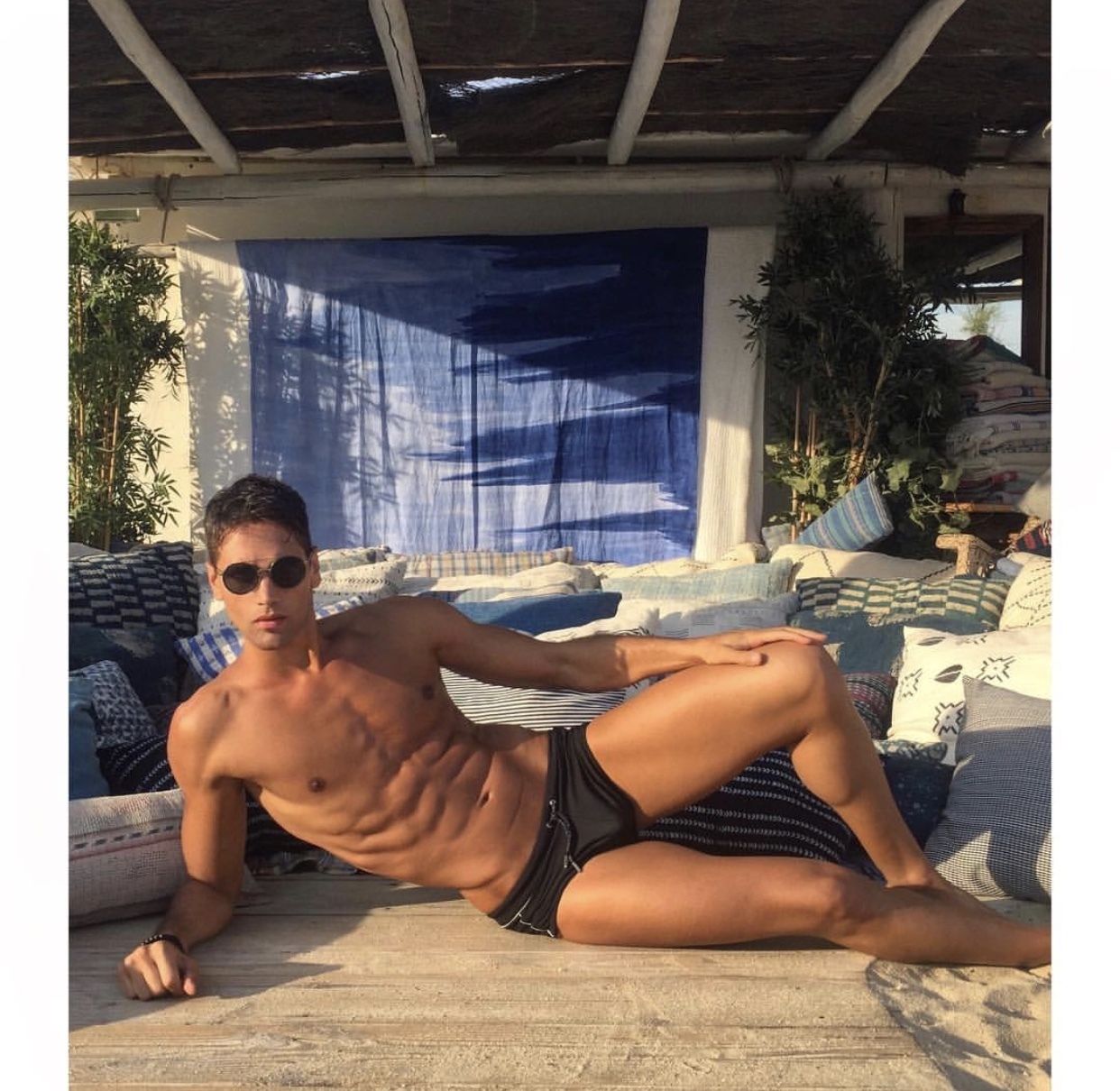 没有“雨露均沾”只有“独得恩宠”｜阿玛尼的男宠—FabioMancini