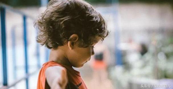 孩子总摸*处私**，爸妈到底要别管？