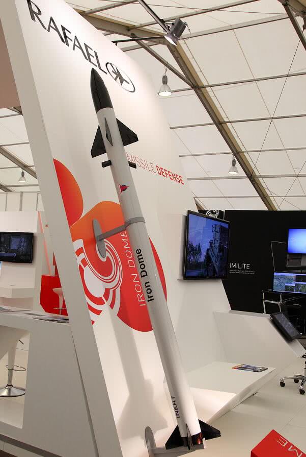 沙特打胡塞导弹,也门打沙特的导弹