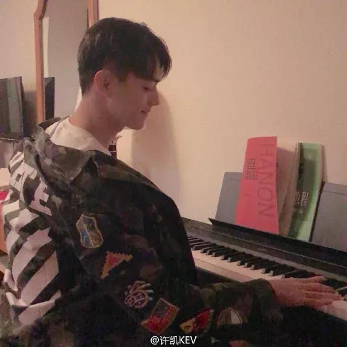 家暴炫富后，他又被粉丝教做人，这是今日份的快乐源泉！