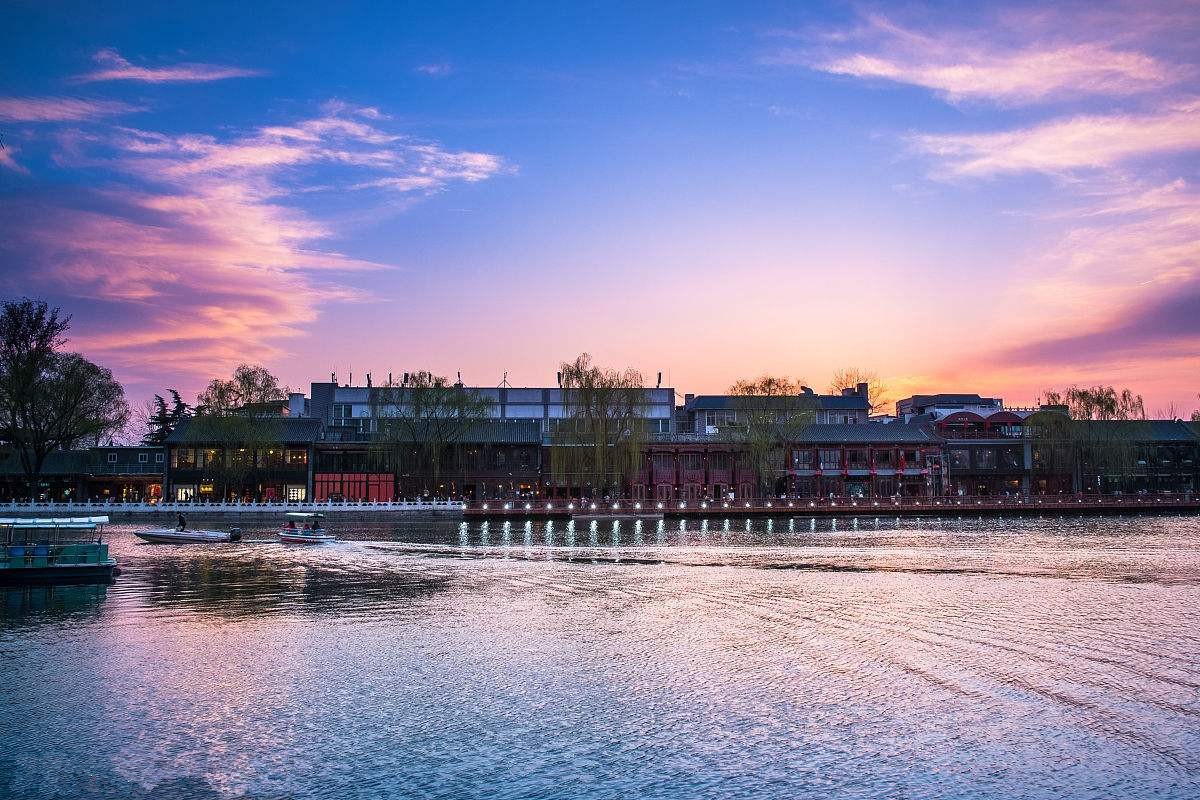 中秋家人来团圆共同赏月,中秋带你一起赏月