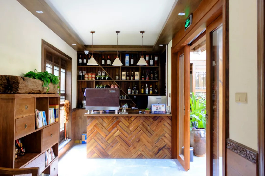 离开故里赴香港30载，玉龙雪山依然屹立为她守候丨丽江·久木居舍