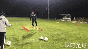 如何踢球的时候打出爆发力,踢球练核心力量的动作