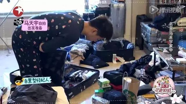 梁洛施秋冬穿搭,梁洛施机场装扮