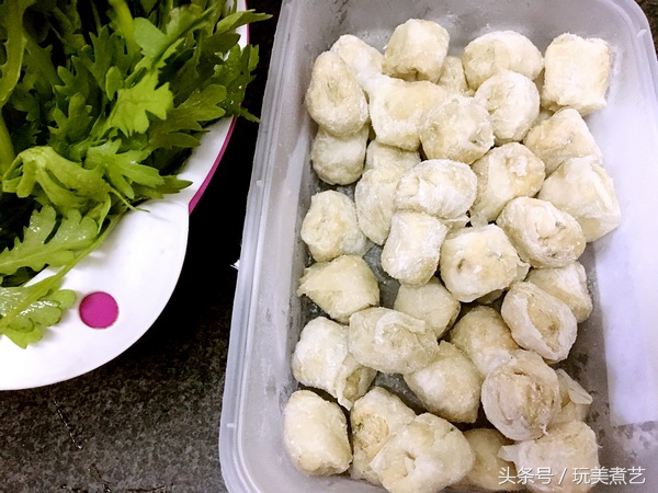 豆腐鳕鱼羊肉,鲜豆腐煮鱼