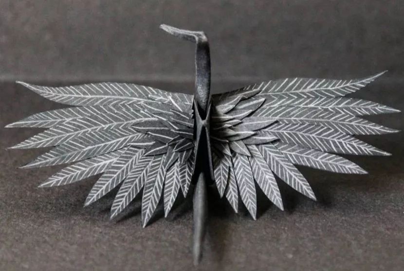 每天折一只纸鹤,每天折8只千纸鹤4天一共折多少只