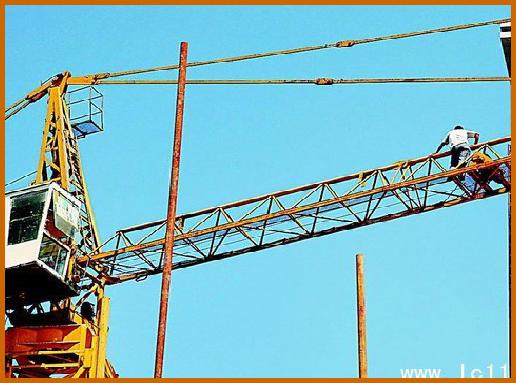 塔式起重机附着和顶升,简述塔式起重机顶升作业注意事项