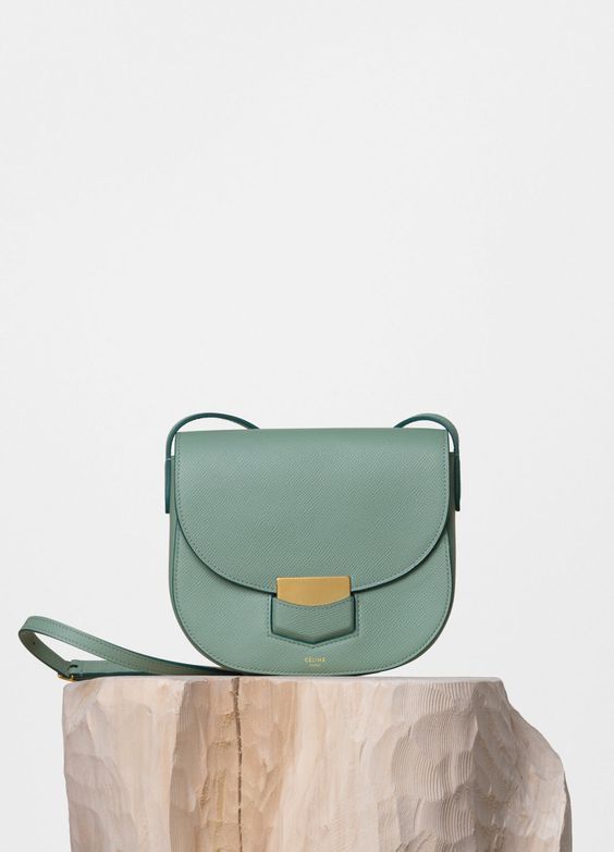 如果你是CELINE的老板会因为换了设计师就不卖自家爆款了吗？