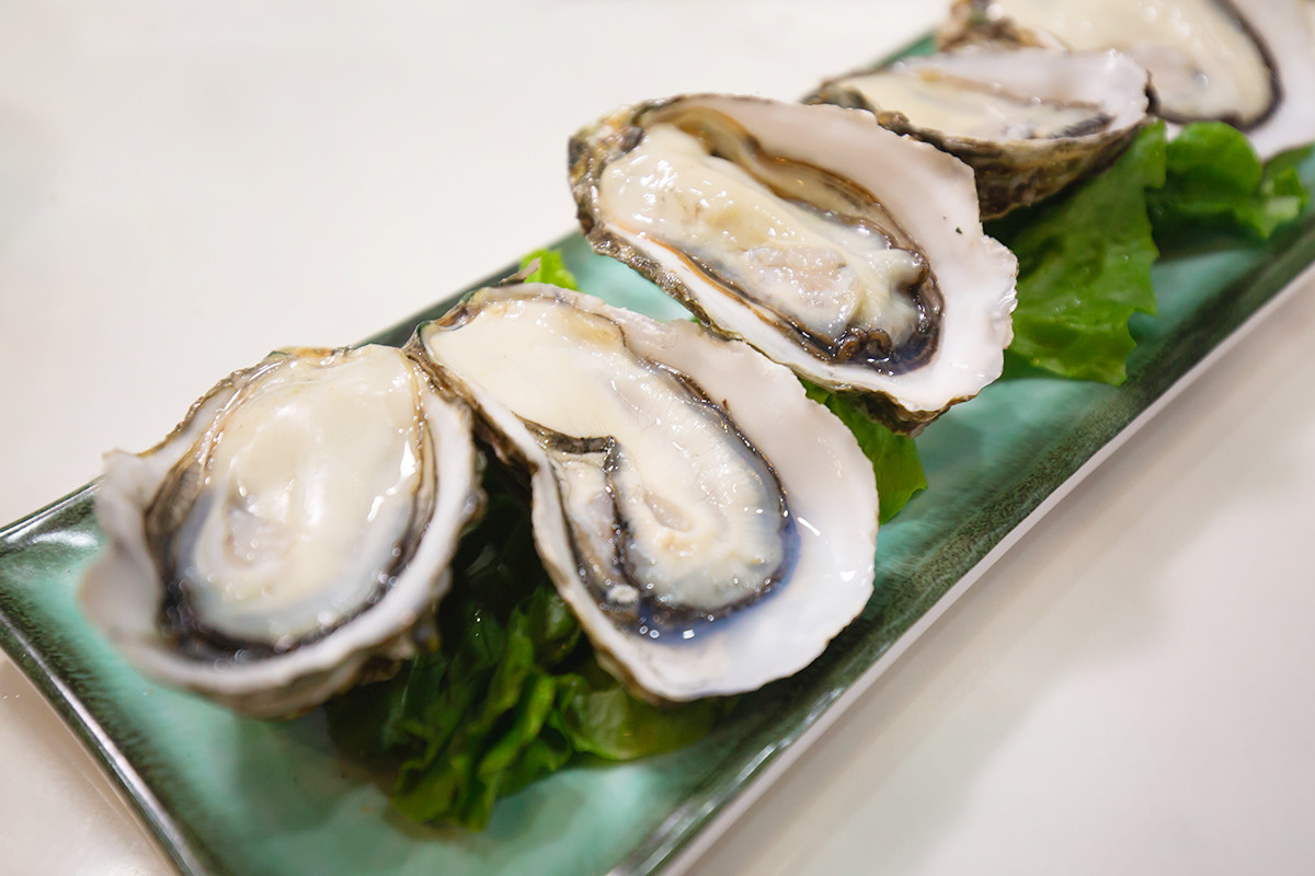 要火！用鲍鱼熬的精华汤底，还涮着“透明”的菜！