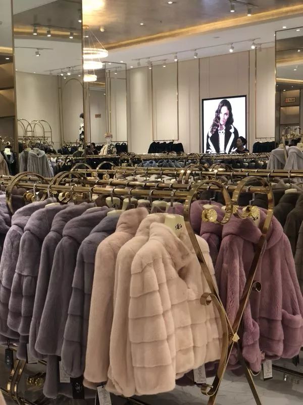 换季了衣服要怎么买最划算,换季了买衣服