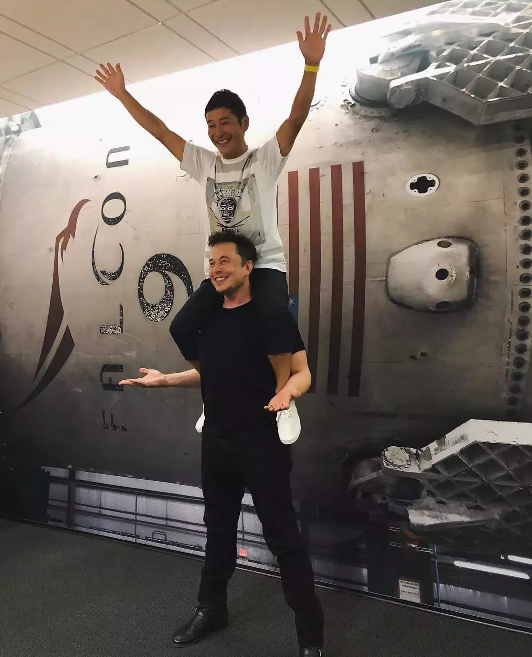 当我们在说环球旅行时,有人就要去月球旅行了,票价2.5亿美金!