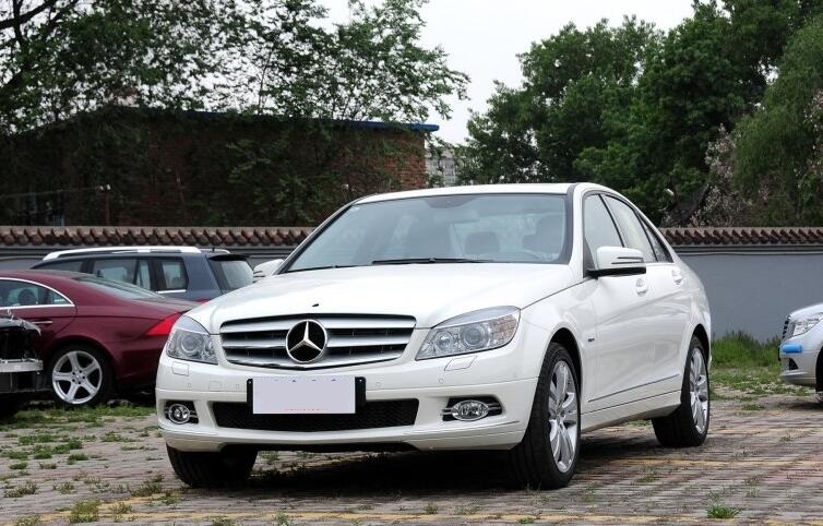 12万在手,是选逼格更高的10年奔驰还是宽体轿跑16年凌度