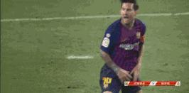 梅西首秀明星反应,梅西首秀遭凶狠肘击暴力对待