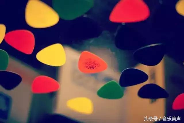 如何购买吉他挑选吉他,新手学吉他如何挑选吉他购买吉他