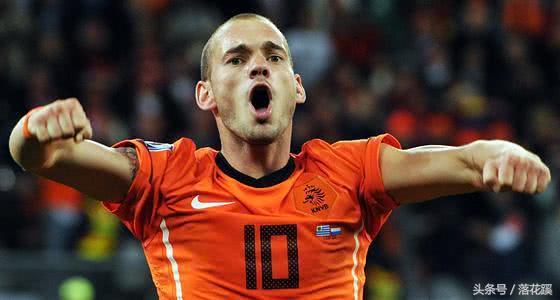 进攻型中场打法和思路八人制,最适合新手的足球战术