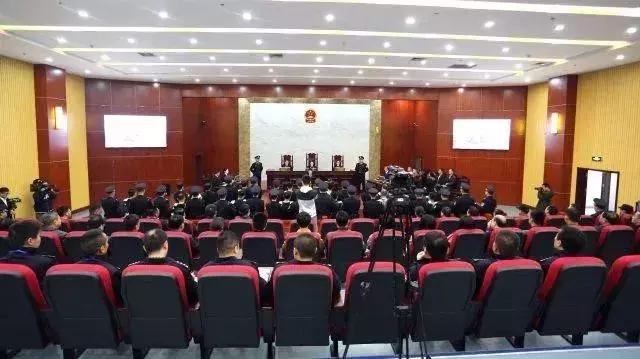 青岛“卖淫*市黑**”大姐大覆灭记｜扫黑除恶系列报道