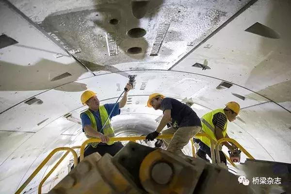 桥梁大事：藏木雅鲁藏布江大桥主拱合龙、富春江大桥主桥桩基完成