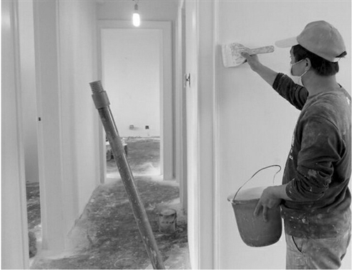 天花板喷漆好还是滚漆好,滚漆和喷漆哪个更适合家装