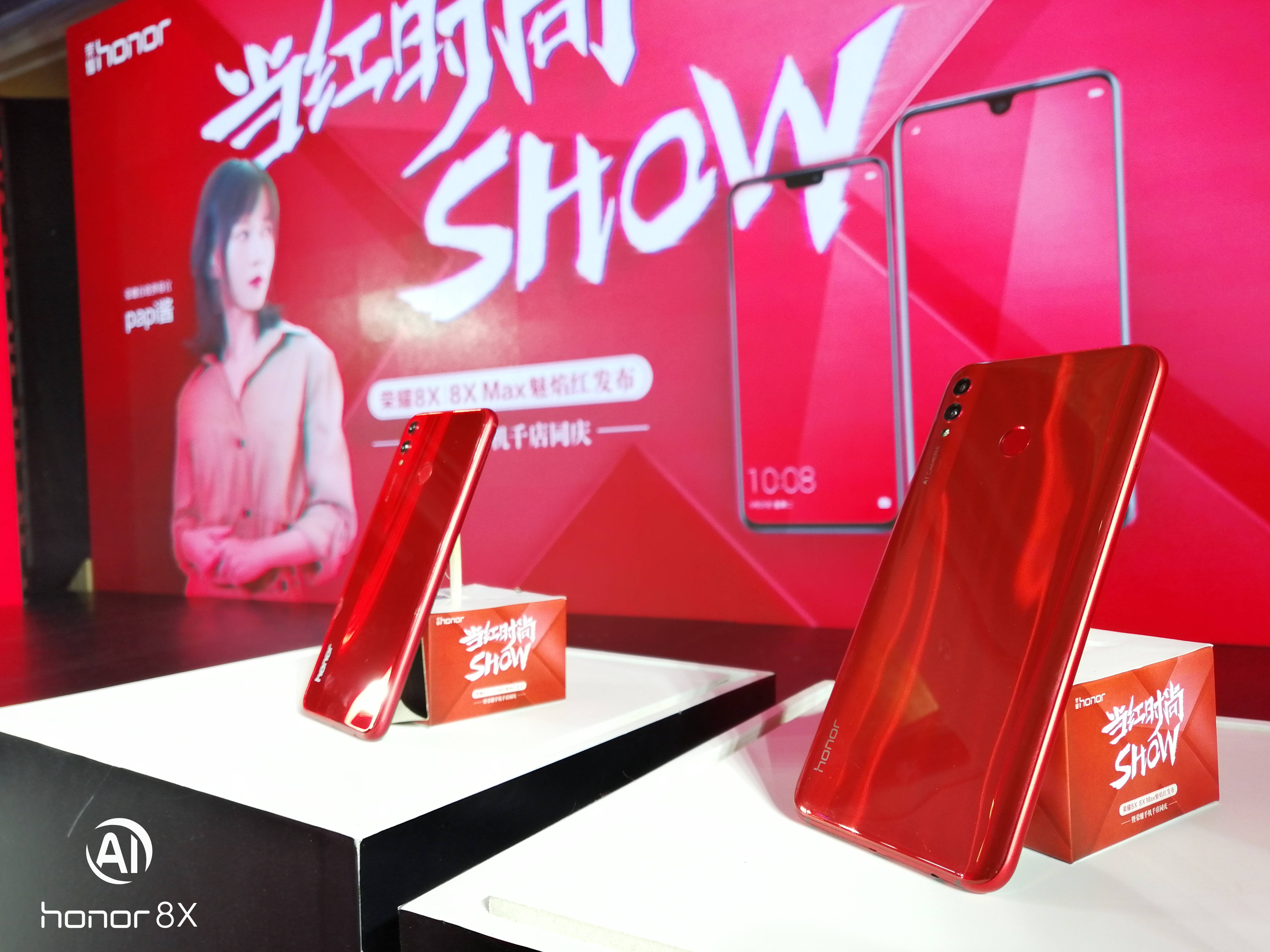 荣耀8x梦幻紫和红色,荣耀8x手持魅焰红