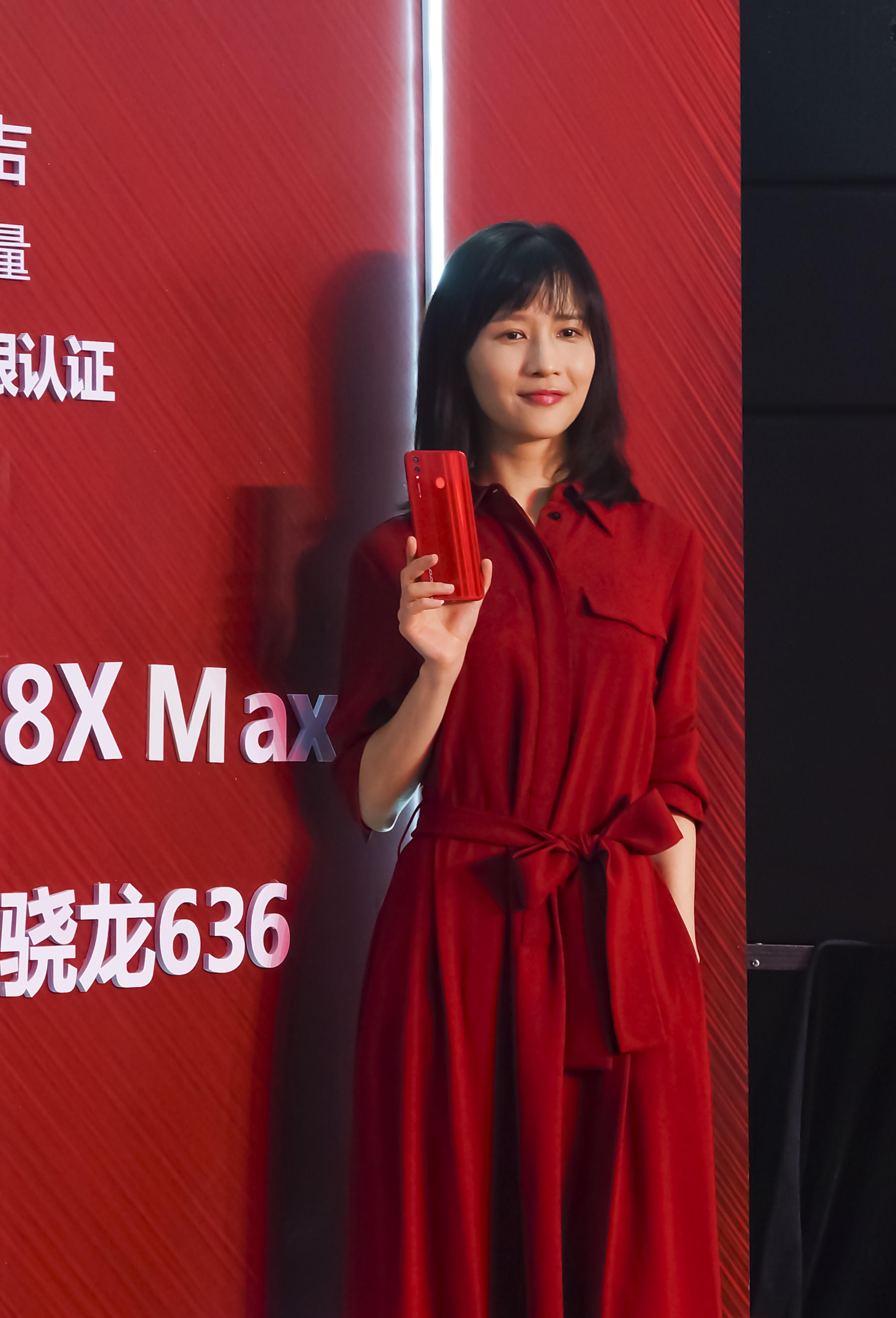 荣耀8x梦幻紫和红色,荣耀8x手持魅焰红