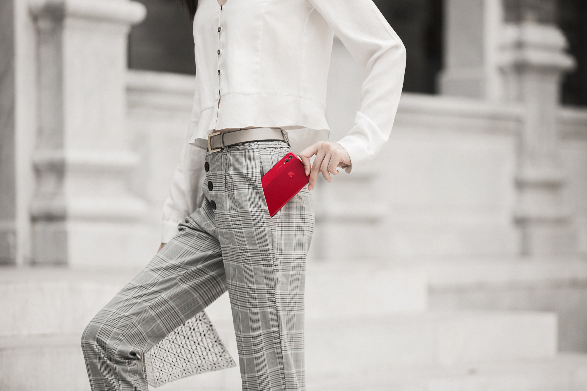 荣耀8x梦幻紫和红色,荣耀8x手持魅焰红