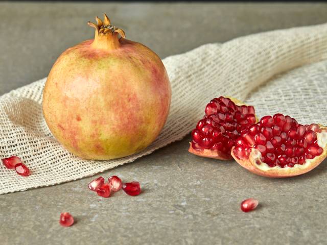 头茬正宗突尼斯软籽石榴,石榴突尼斯软籽石榴黑珍珠