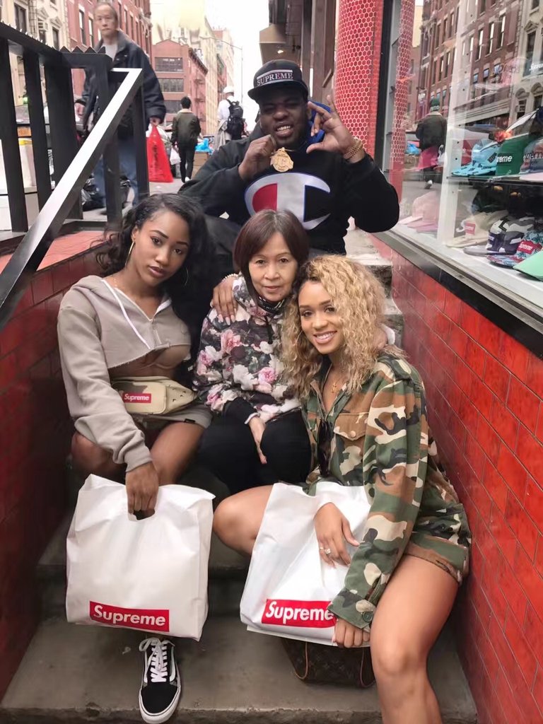 纽约supreme中国大妈,中国supreme大妈